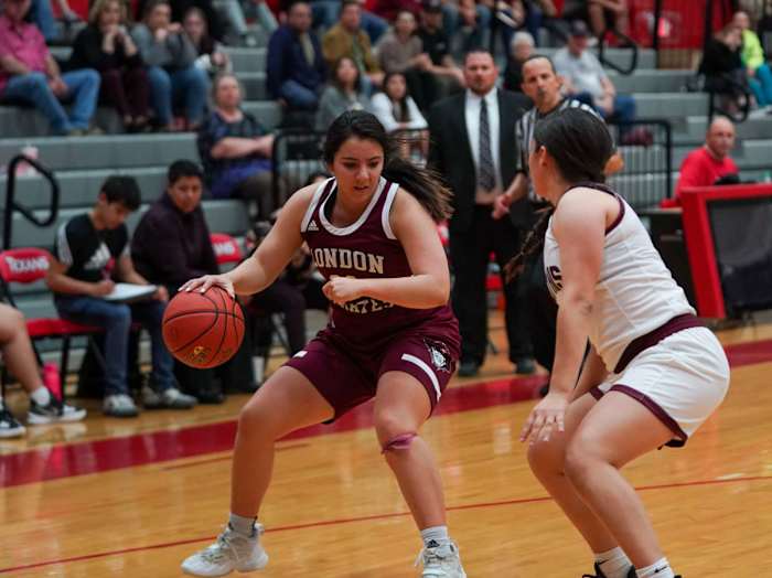 mathis-london-girls-basketball-playoffs00007